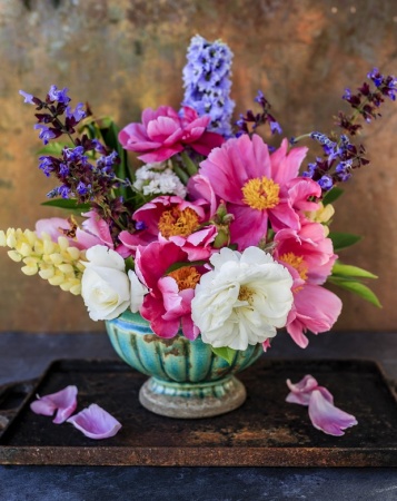 холст с красками 40х50 см по номерам. цветы в старинной вазе (арт. хк-5481)